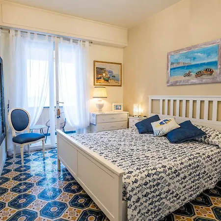 Liliana - Corallo - Trilocale Elegante Con Balcone Vista Mare - Accesso Diretto