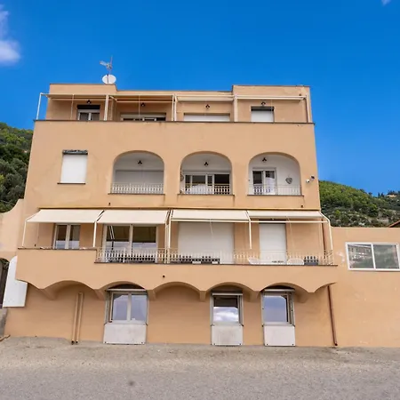 Liliana - Corallo - Trilocale Elegante Con Balcone Vista Mare - Accesso Diretto * וואריגוטי